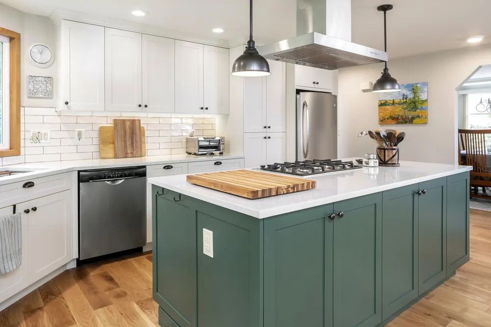 Green island with a cooktop and wood cutting board