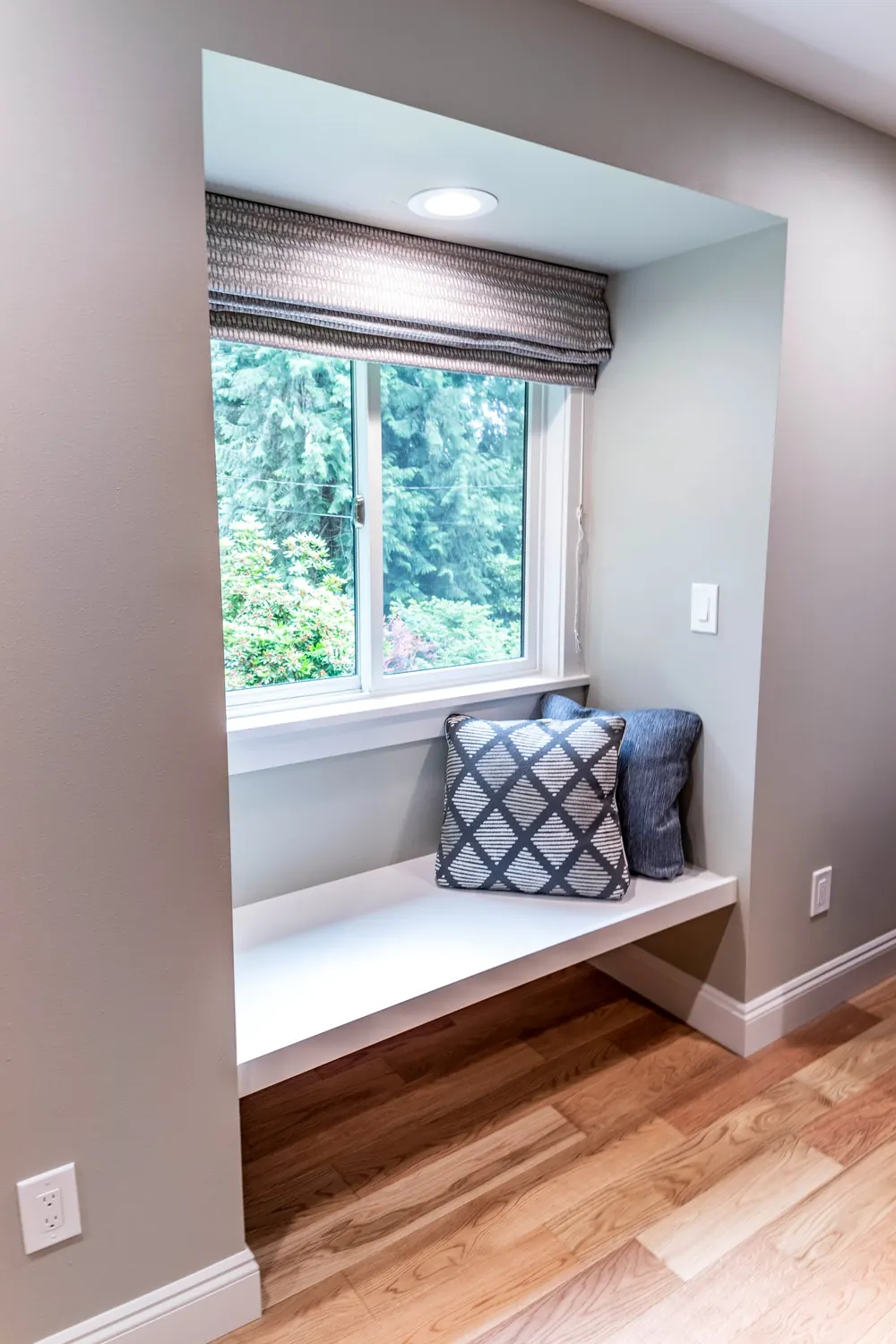Window seat with cushions